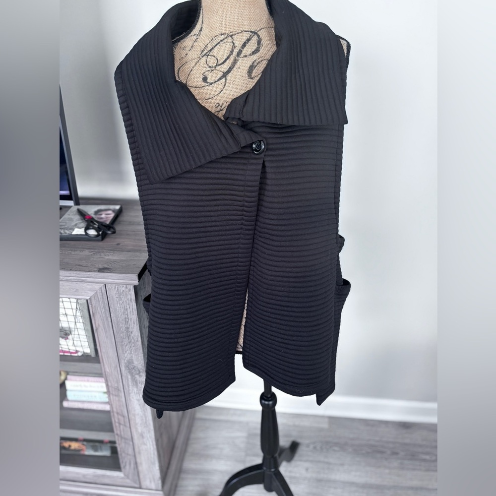 Alenbika Black Ribbed Knit Vest with Wide Collar - Lagenlook